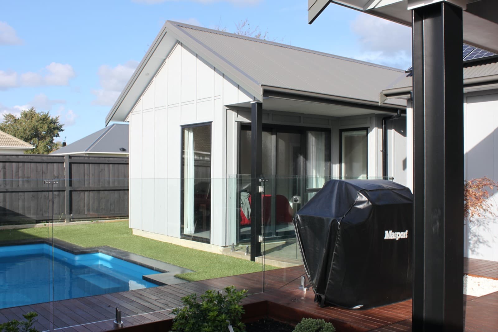 Modern Family Home - Image 3