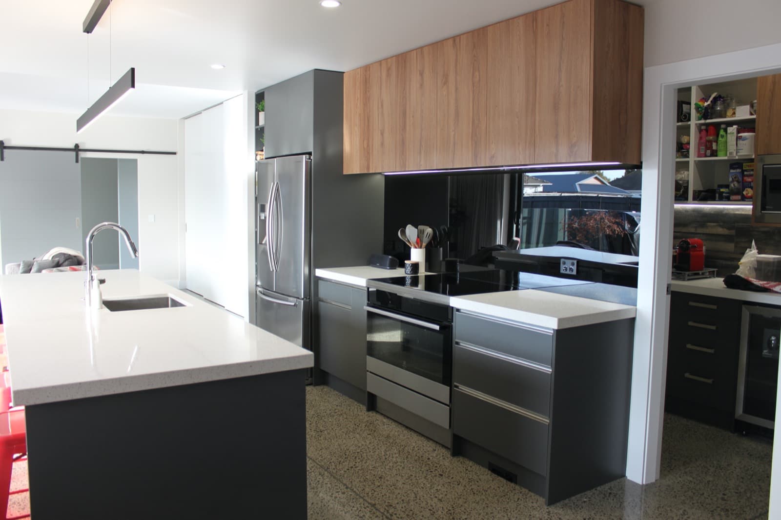 Modern Family Home - Image 4