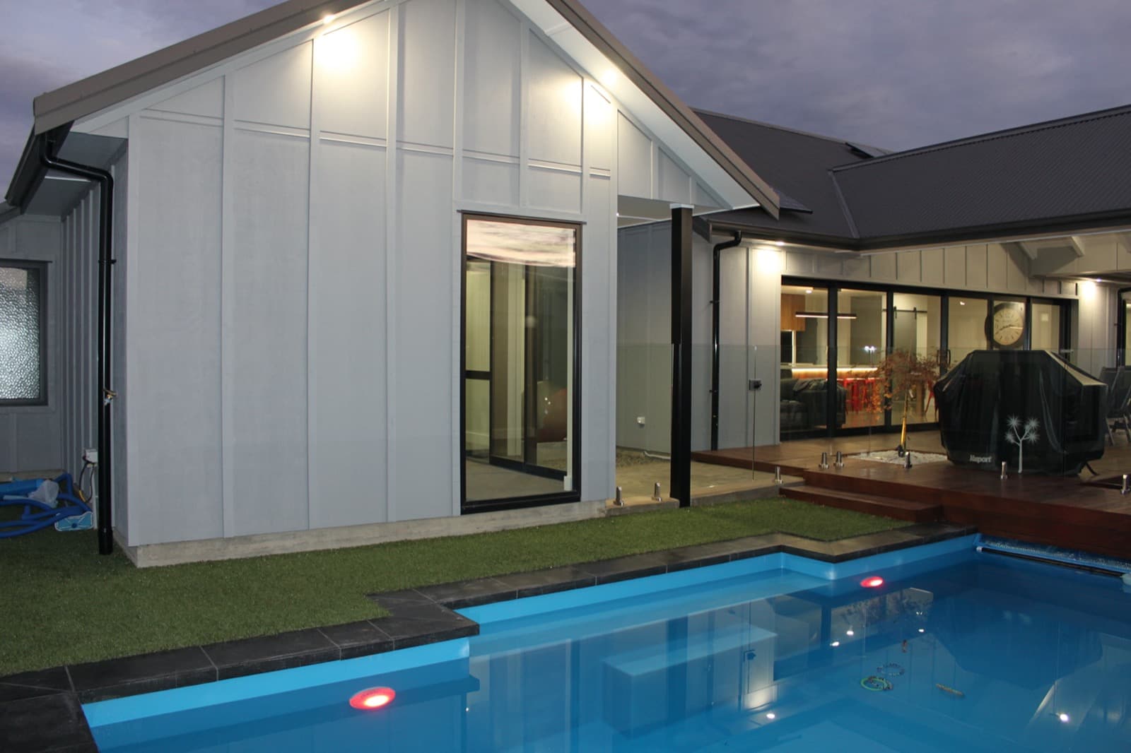 Modern Family Home - Image 6