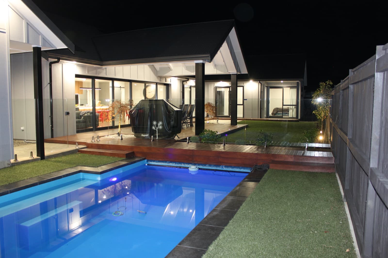 Modern Family Home - Image 7