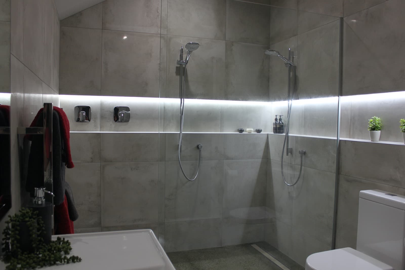 Modern Family Home - Image 12