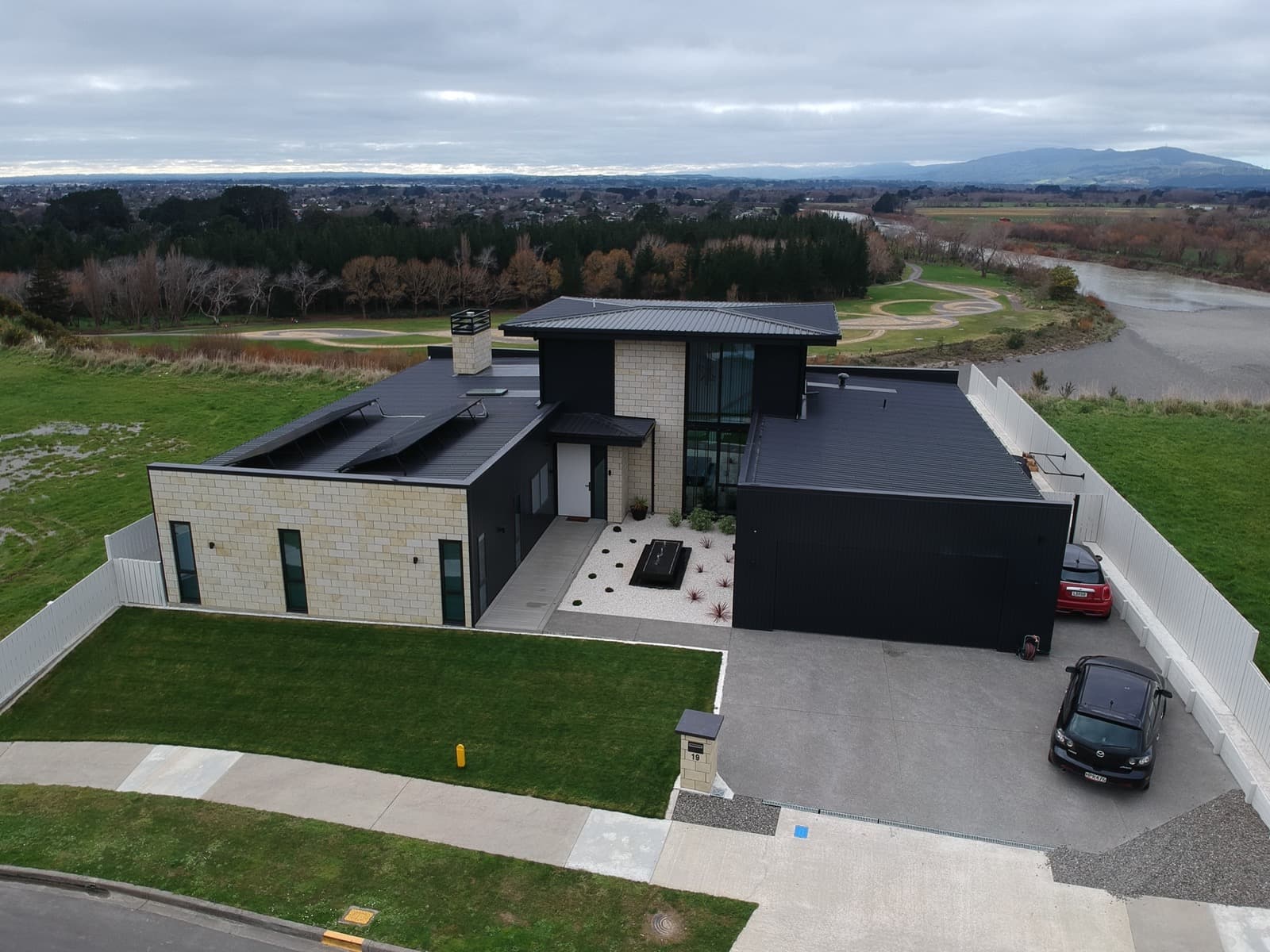 High-End Family Home - Image 14