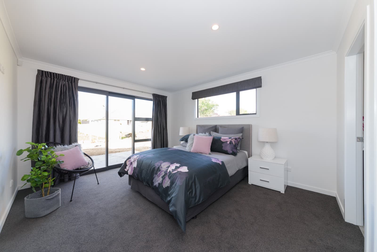 Contemporary New Build - Image 12